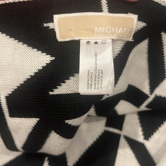 Michael Kors scarf - Picture 2 of 3